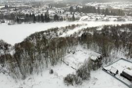 Участок окруженный лесом